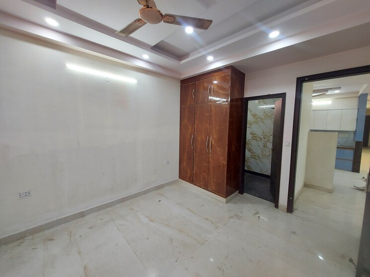 Room, raj nagar extension 3 Bedroom 130 Sq.Yd. Builder Floor In Raj Nagar Extension Ghaziabad 8195176