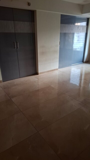 Room in 2 BHK Apartment at Kandivali West – for Rent