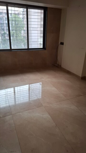 Room in 2 BHK Apartment at Kandivali West – for Rent