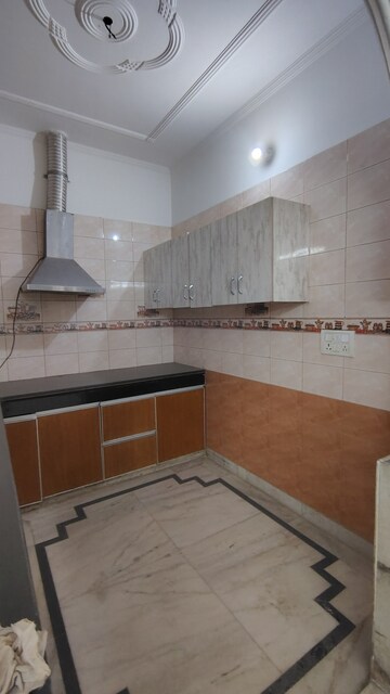 Kitchen in 3.5 BHK Builder Floor at RWA Residential Society Sector 46, Sector 46 – for Rent