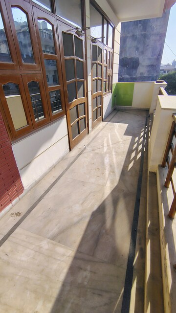 Balcony in 3.5 BHK Builder Floor at RWA Residential Society Sector 46, Sector 46 – for Rent
