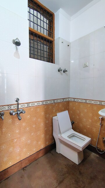 Bathroom in 3.5 BHK Builder Floor at RWA Residential Society Sector 46, Sector 46 – for Rent