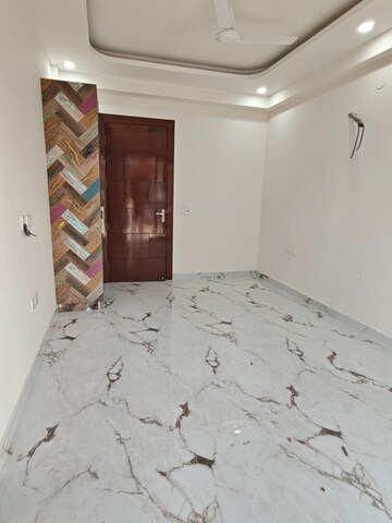 Bedroom in 3 BHK Builder Floor at Uday Arden 45, Sector 45 – for Rent