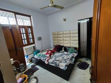 Bedroom in 3 BHK Builder Floor at Sector 92 – for Rent