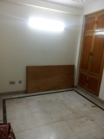 Room in 3 BHK Builder Floor at Niti Khand – for Rent