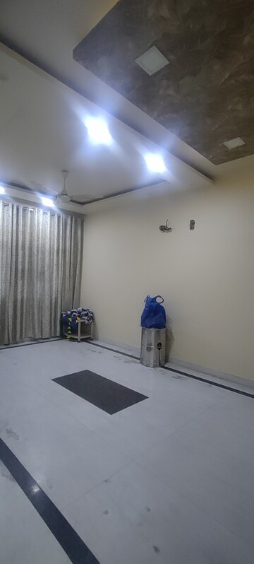 Furnished Amenities in 2 BHK Builder Floor at Sector 37 – for Rent