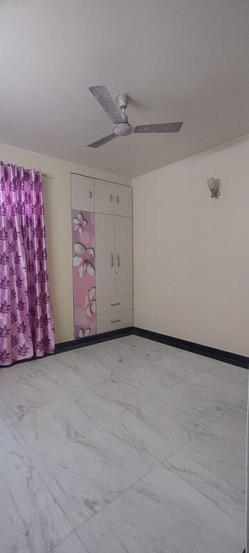 Room in 2 BHK Builder Floor at Sector 37 – for Rent
