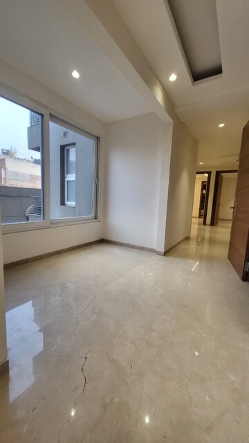 Room in 4 BHK Apartment at Greater Kailash ii – for Rent