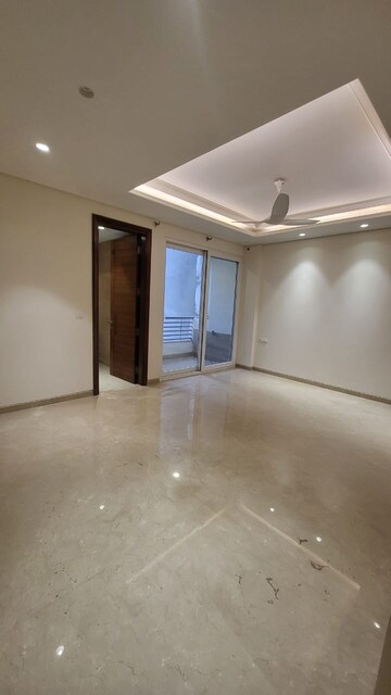 Room in 4 BHK Apartment at Greater Kailash ii – for Rent
