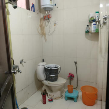 Bathroom in 1.5 BHK Villa at Sector 21 – for Rent