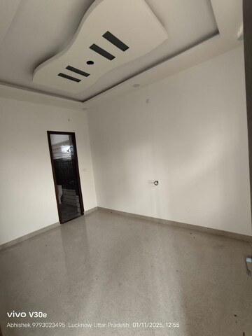 Room in 3 BHK Independent House at Jankipuram Extension – for Sale