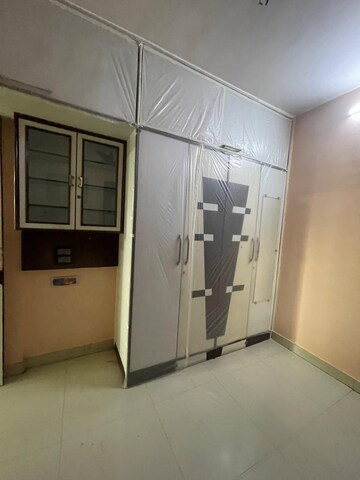 Room in 2.5 BHK Apartment at Awesome Heights, Andheri East – for Rent
