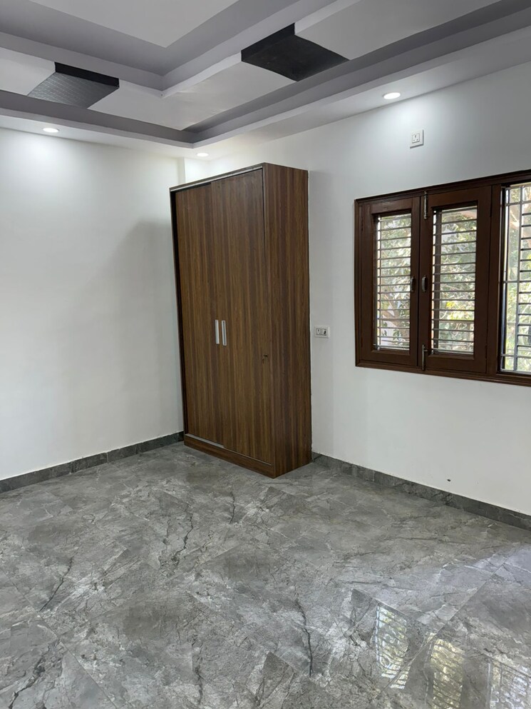 Room, ramesh nagar 2 Bedroom 100 Sq.Yd. Builder Floor In Ramesh Nagar Delhi 8195420