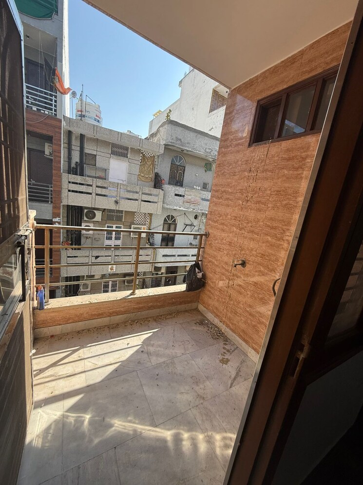 Balcony, ramesh nagar 2 Bedroom 100 Sq.Yd. Builder Floor In Ramesh Nagar Delhi 8195420
