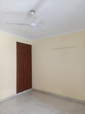 Room in 3 BHK Apartment at Greater Kailash ii – for Rent