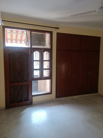 Room in 3 BHK Apartment at Greater Kailash ii – for Rent