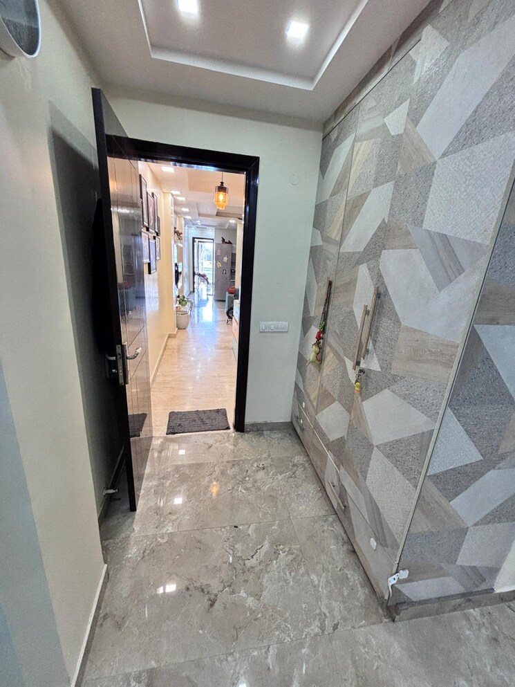 undefined, ramesh nagar 2 Bedroom 100 Sq.Yd. Builder Floor In Ramesh Nagar Delhi 8195434