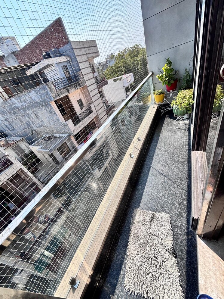 Balcony, ramesh nagar 2 Bedroom 100 Sq.Yd. Builder Floor In Ramesh Nagar Delhi 8195434