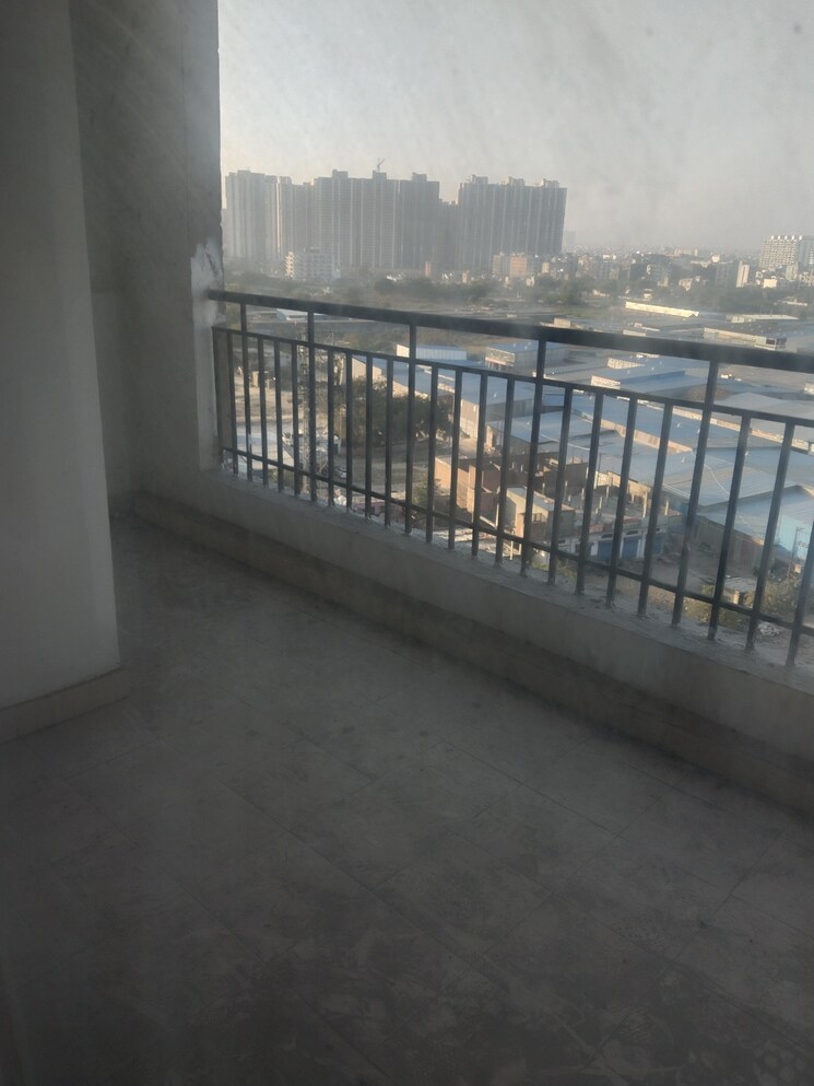 Balcony, amrapali-golf-homes 2.5 Bedroom 995 Sq.Ft. Apartment In Sector 4, Greater Noida Greater Noida 8195484