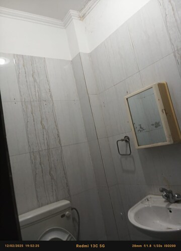 Bathroom in 1 BHK Builder Floor at Unitech Arcadia, South City 2 – for Rent