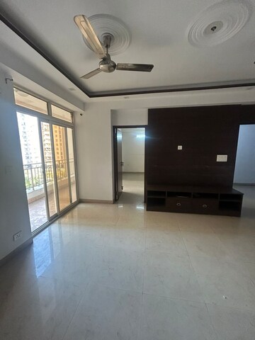 Room in 3 BHK Apartment at Supertech Ecociti, Sector 137 – for Rent