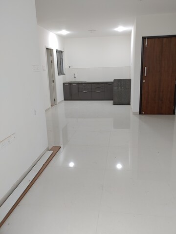 Room in 2 BHK Apartment at Rohan Madhuban, Bavdhan – for Rent