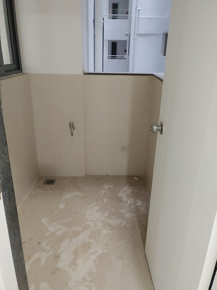 Bathroom, rohan-madhuban 2 Bedroom 1000 Sq.Ft. Apartment In Bavdhan Pune 8195480