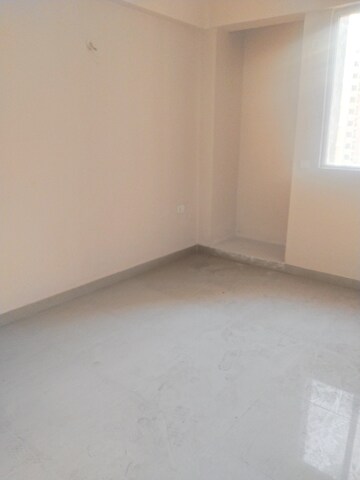 Room in 2 BHK Apartment at Amrapali Golf Homes, Sector 4, Greater Noida – for Sale