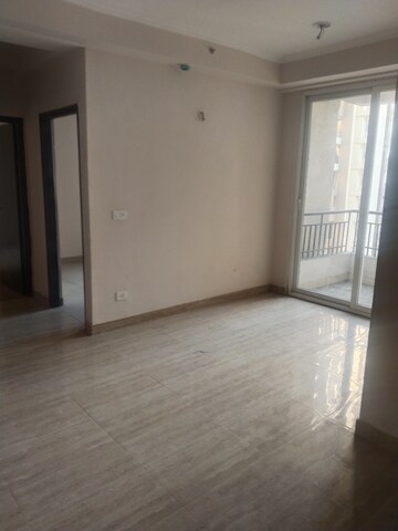 Room in 2 BHK Apartment at Amrapali Golf Homes, Sector 4, Greater Noida – for Sale