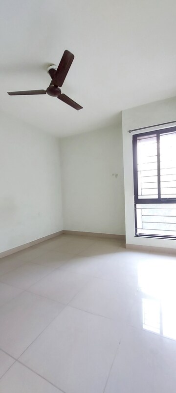 Room in 2.5 BHK Apartment at Nanded Lalit, Sinhagad Road – for Rent