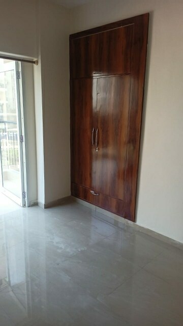 Room in 2 BHK Apartment at Proview Officer City 2, Raj Nagar Extension – for Rent