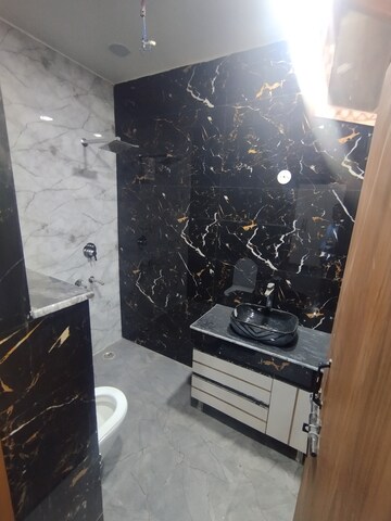 Furnished Amenities in 3 BHK Builder Floor at Surajmal Vihar – for Rent