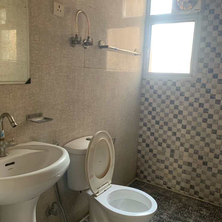 Bathroom, aditya-city-apartments 2 Bedroom 924 Sq.Ft. Apartment In Shahpur Bamheta Ghaziabad 8195610