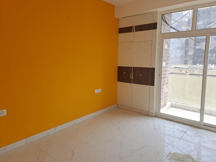 Room, sector 73 3 Bedroom 1450 Sq.Ft. Builder Floor In Sector 73 Noida 8195619