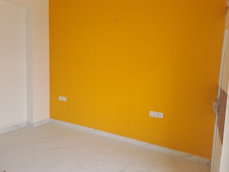 Room, sector 73 3 Bedroom 1450 Sq.Ft. Builder Floor In Sector 73 Noida 8195619