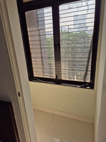 Room in 2 BHK Apartment at Vasant Valley Complex, Malad East – for Rent