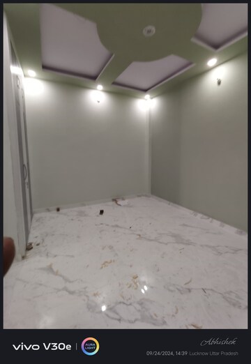 Room in 2 BHK Independent House at Jankipuram Extension – for Sale