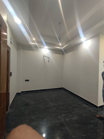 Room in 3 BHK Builder Floor at Surajmal Vihar – for Rent