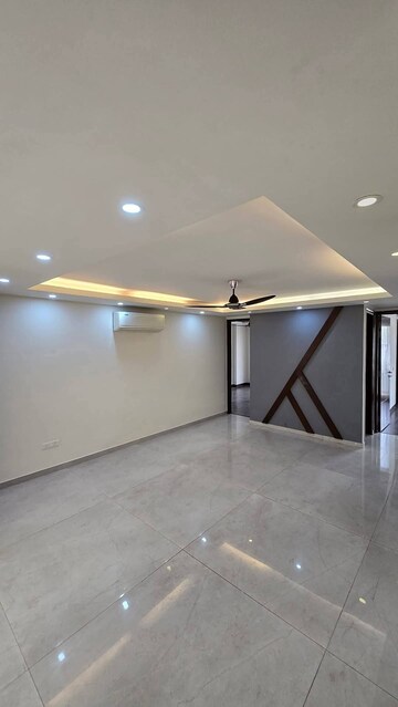 Room in 4 BHK Apartment at Ansal API Versalia, Sector 67a – for Sale