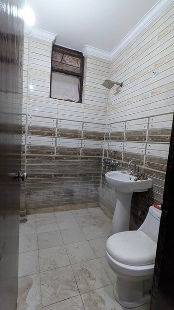 Bathroom in 2 BHK Builder Floor at Sector 28 – for Rent