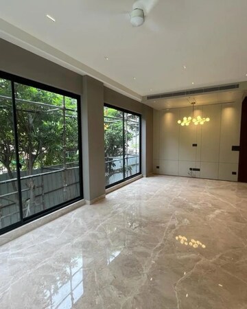 Room in 4 BHK Apartment at DLF The Belvedere Park, Sector 24 – for Rent