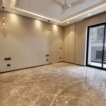 Room in 4 BHK Apartment at DLF The Belvedere Park, Sector 24 – for Rent