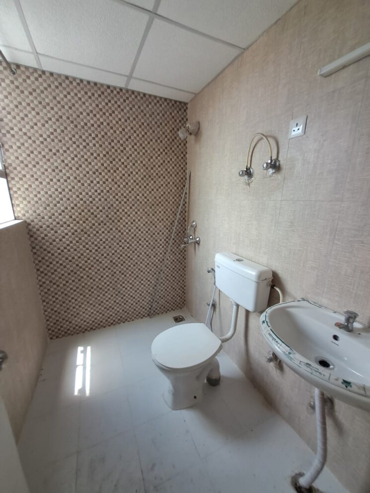 Bathroom, signature-global-solera-2 2 Bedroom 577 Sq.Ft. Apartment In Sector 107 Gurgaon 8195707