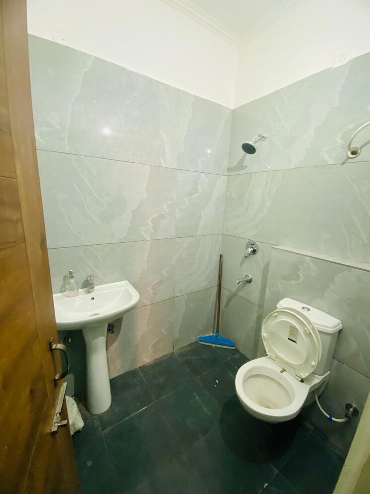 Bathroom, sector 127 3 Bedroom 990 Sq.Ft. Apartment In Sector 127 Mohali 8195728