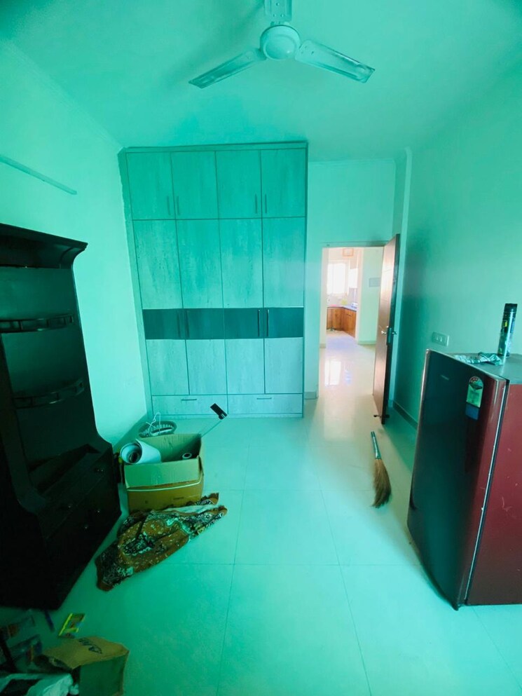 Room, sector 127 3 Bedroom 990 Sq.Ft. Apartment In Sector 127 Mohali 8195728