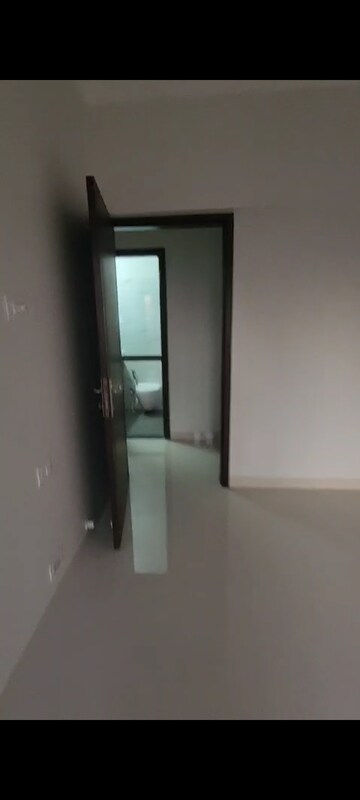 Room in 2 BHK Apartment at Mantri Park, Goregaon East – for Rent