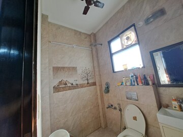 Bathroom in 3 BHK Builder Floor at Ardee City, Sector 52 – for Rent