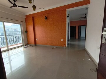 Room in 3 BHK Apartment at Amrapali Princely Estate, Sector 76 – for Rent