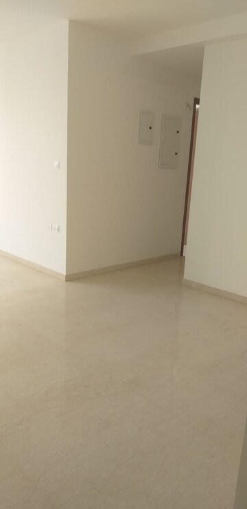 Room in 3 BHK Apartment at Shapoorji Pallonji Vicinia, Powai – for Rent
