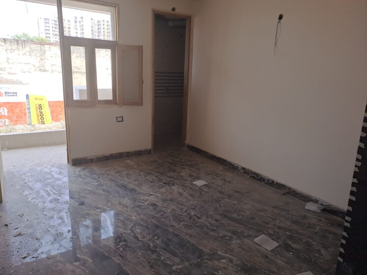 Room, sector 73 2 Bedroom 1050 Sq.Ft. Builder Floor In Sector 73 Noida 8195790